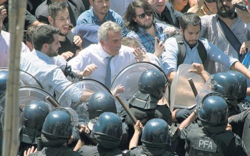 El Gobierno denunció a 11 diputados y dirigentes opositores