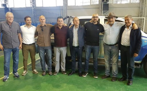 Petroleros Jerárquicos entregaron una camioneta al Cuerpo de Guardavidas comodorense