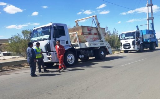 Detienen a tres camiones que transportaban desechos