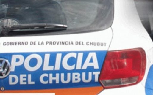 Rompieron a piedrazos el parabrisas de un patrullero