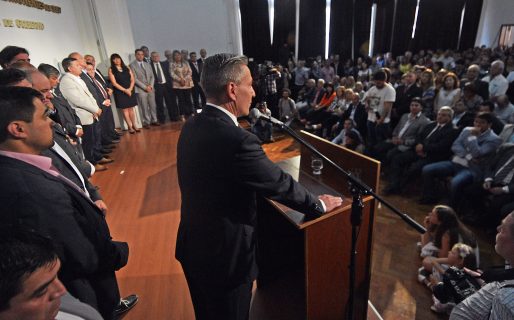 Arcioni tomó juramento a cinco ministros y dos secretarios de Estado