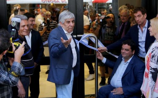 El Ejecutivo y los Gordos bajan un cambio y aíslan a Clarín