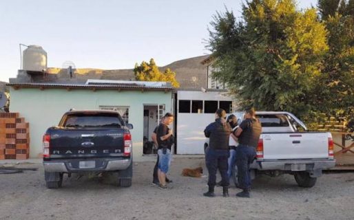 Encontraron un arma y un cargador en un allanamiento en Valle C