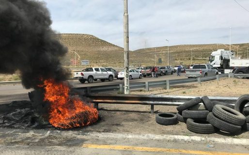 Trabajadores de CPC cortaron todos los caminos a yacimientos