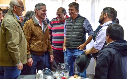 Arcioni pidió que «Los que especulan que se hagan a un lado”