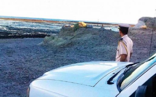 Dos hombres casi se ahogan en la playa La Compresora