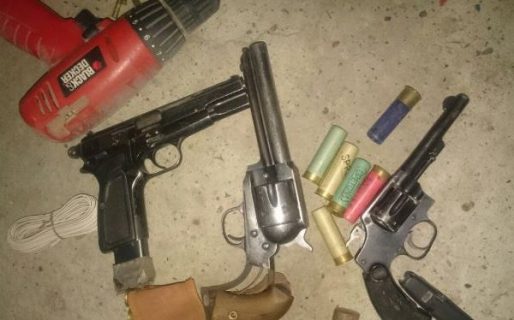 Secuestraron cinco armas durante un allanamiento
