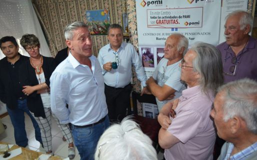 El gobernador visitó Centro de Jubilados del barrio Roca