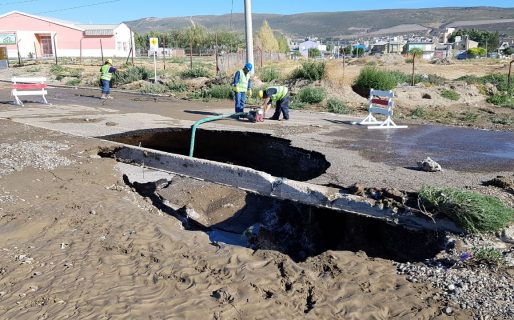 Rotura de acueducto produjo un gran boquete y su reparación será extensa