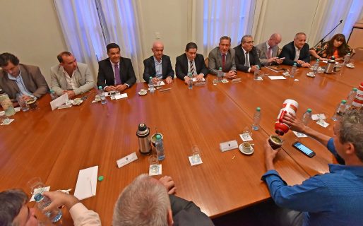 Arcioni pidió «más compromiso para lograr mayor eficiencia del Estado»