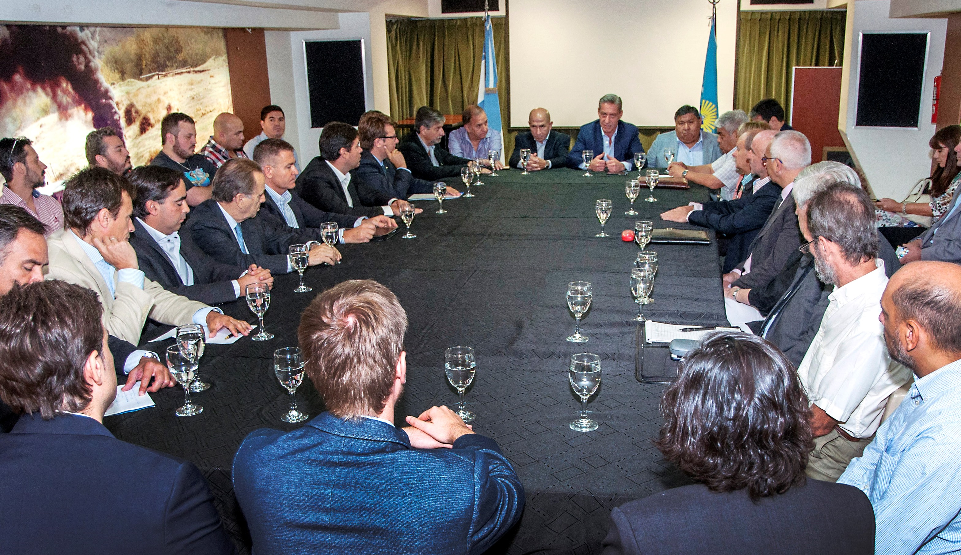 Fuerte apoyo de empresas y Sindicatos petroleros a la gestión de Arcioni