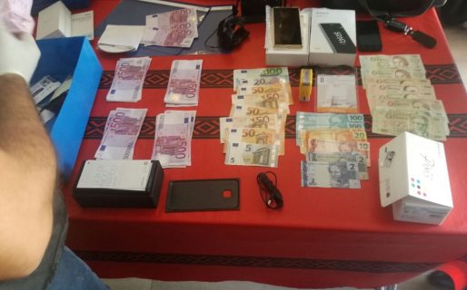 Encontraron 1 millón de pesos en el auto de uno de los detenidos