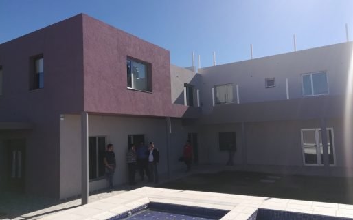 La denuncia contra Correa es por “contratar empresas truchas”