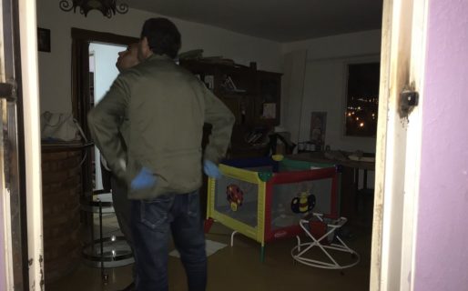 Allanaron la casa donde vivía el bebé abusado y declaró la madre