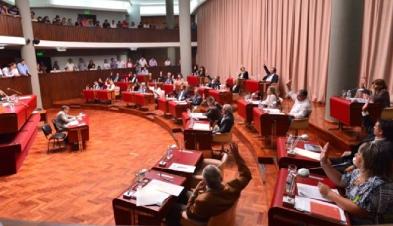 Pago escalonado: Gremios estatales piden mediación de diputados