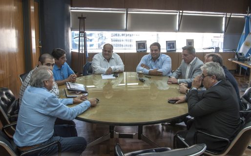 Arcioni se reunió con Triaca y reclamó por la crisis textil