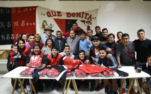El Municipio aportó indumentaria deportiva a distintos Clubes
