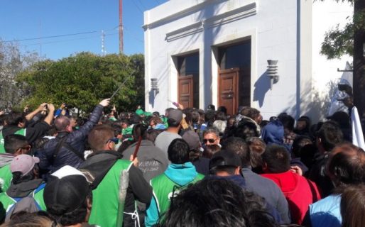 Paro de estatales: incidentes, gases lacrimógenos y heridos en Rawson