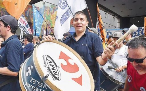 Carrefour prepara el terreno para el achique de formatos express e híper