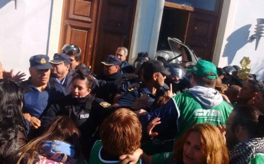 Policía murió de un infarto durante incidentes en Rawson