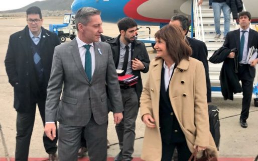 Patricia Bullrich llegó a Comodoro con el Gobernador