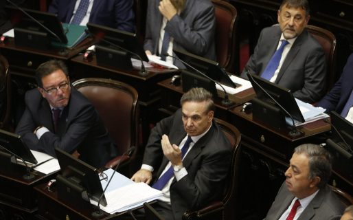 El PJ se unió en el Senado y sancionó la ley que limita las tarifas