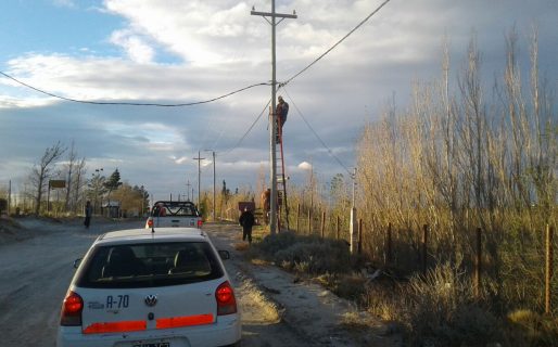La SCPL desconectó a irregulares en la zona de Km 17