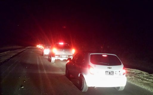 Estatales marchan en caravana rumbo a Cerro Dragón