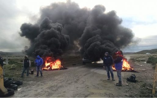 Petroleros bloquean acceso al yacimiento de los trabajadores de Geovial