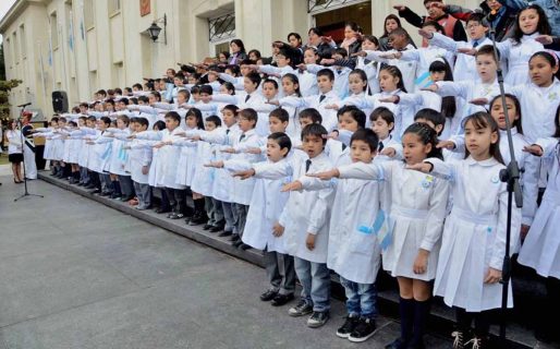 Padres proponen un acto público para la Promesa de la Bandera