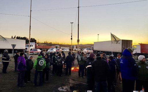 Paro Nacional de Camioneros con vehículos parados en las rutas