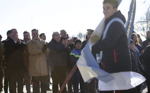 Arcioni encabezó actos en Río Mayo y Ricardo Rojas por el Día de la Bandera