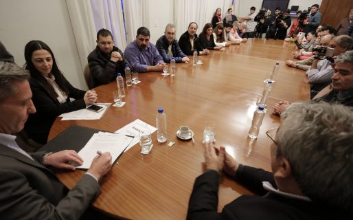 Arcioni firmó acuerdo y resolvió reclamos de los trabajadores de Ambiente