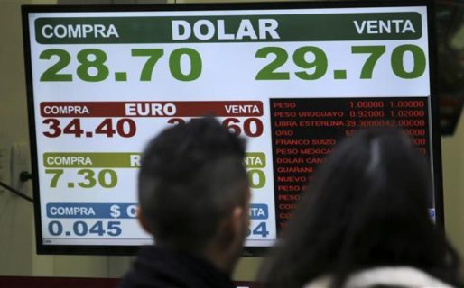 El dólar amagó con alcanzar los 30 pesos y el BCRA tuvo que frenar la disparada