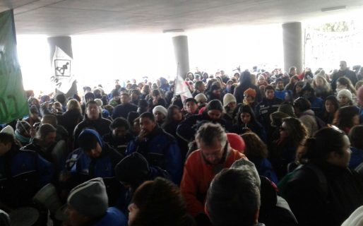 La movilización hacia la Legislatura fue multitudinaria y no hubo sesión