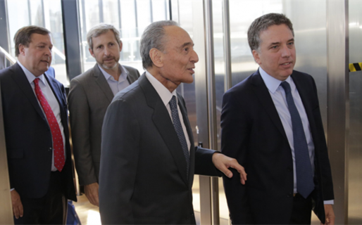 En la crisis, Magnetto sonríe: Macri le dio lo que impidió NK