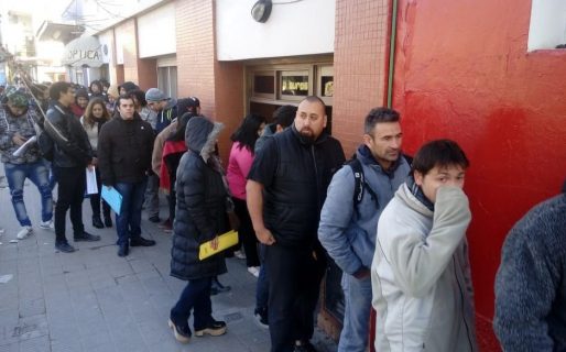 Minería: Mas de dos cuadras para la entrega de currículums