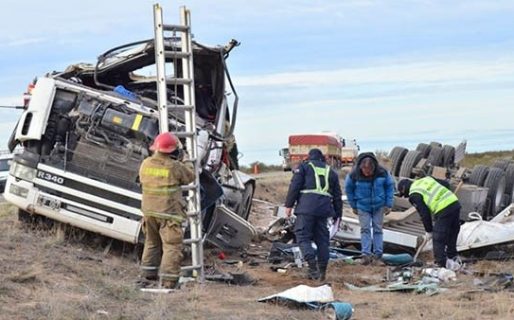 Murió un camionero chubutense que transportaba arena a Neuquén