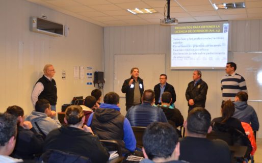 Cien policías de Comodoro se capacitan en manejo defensivo y conducción responsable