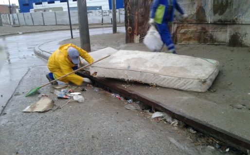 Realizan trabajo preventivo de limpieza de sumideros