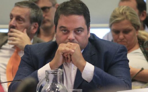 Arcioni llamó a Triaca por recortes que afectan a 95 mil trabajadores de Chubut