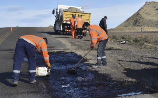 Comenzó la reparación provisoria de la ruta entre Comodoro y Caleta