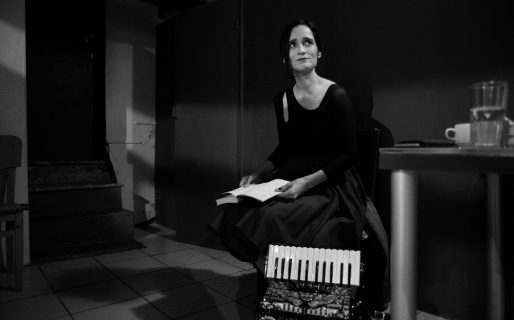 Julieta Venegas presenta su show «Entre canciones y lecturas» en la Feria del Libro