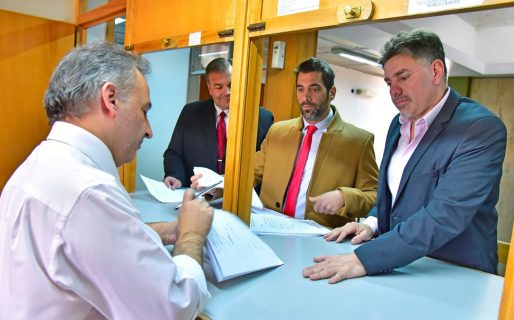 Provincia presentó el amparo para suspender el decreto en contra de las asignaciones familiares