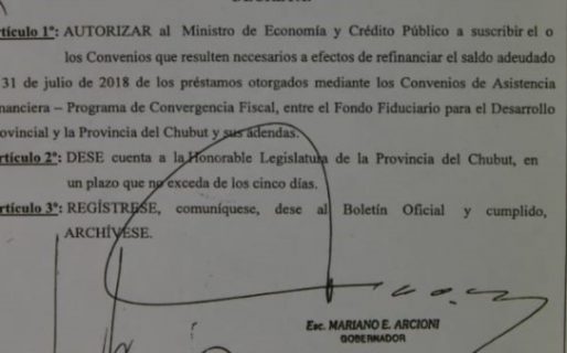 Arcioni firmó un DNU para refinanciar la deuda de $3000 millones