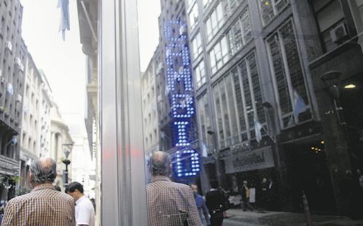 El dólar se despertó y pegó su mayor salto en un mes