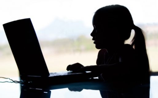 Molieron a piñas y patadas a un hombre que le pedía fotos desnuda a una nena