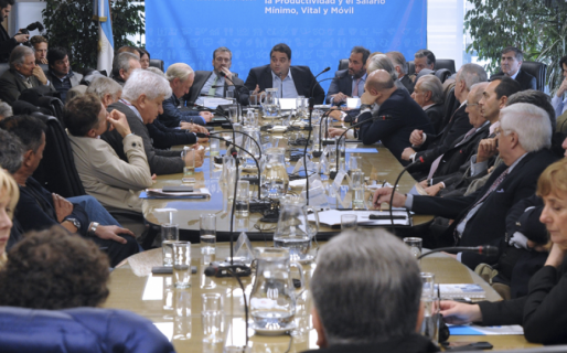 Solo se cumple lo de mínimo, pero muy mínimo