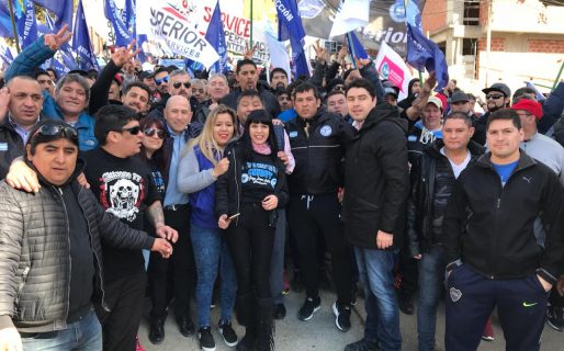 Los Petroleros encabezaron una enorme movilización hacia el Centro comodorense