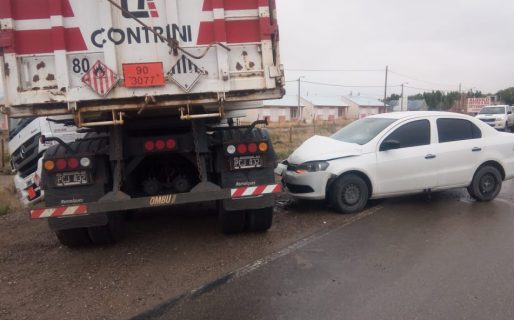 Embistió al camión que chocó a una camioneta anoche